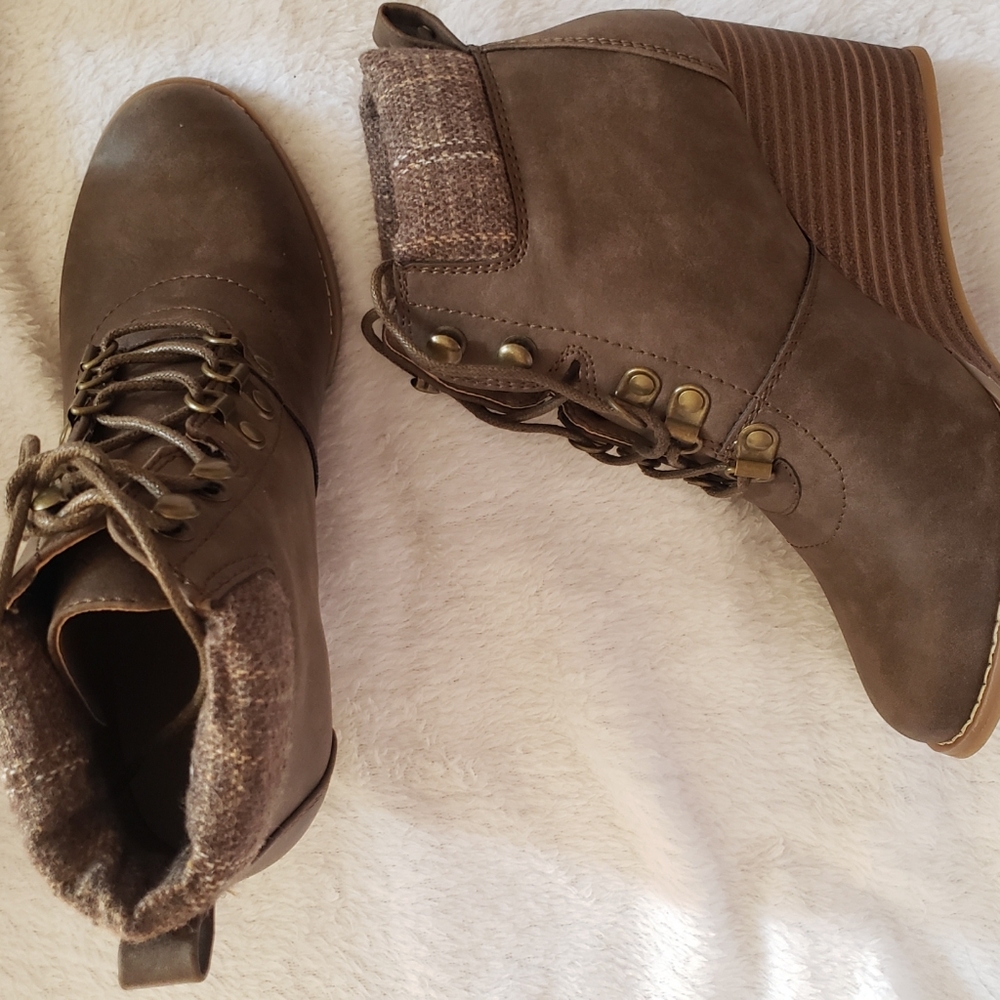 Nautica brown booties